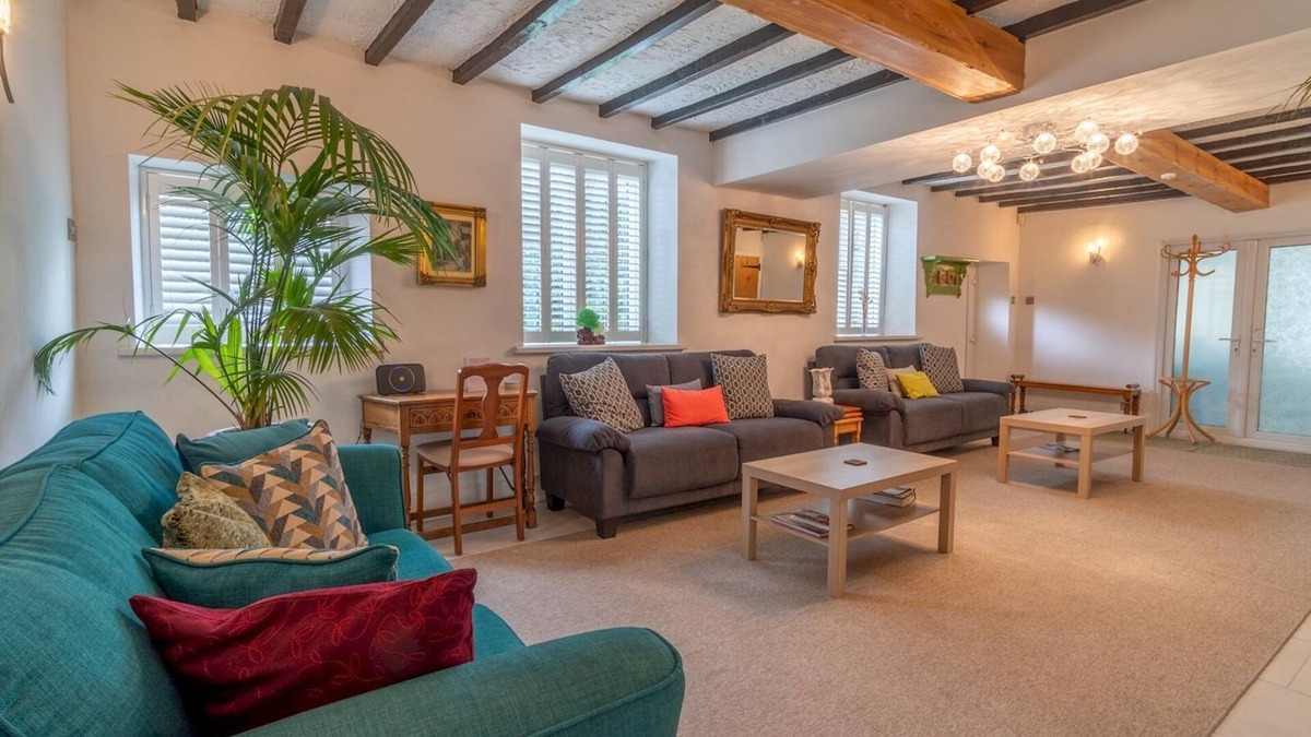 Giltbrook House | Pass the Keys | Serenity Cottage: A Cozy Retreat in Nottingham