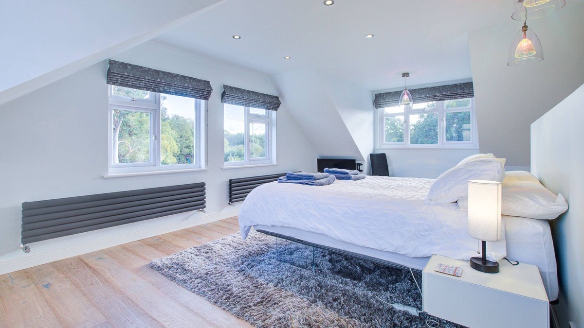 Sandon House | Pass the Keys | Spacious House Near Chelmsford