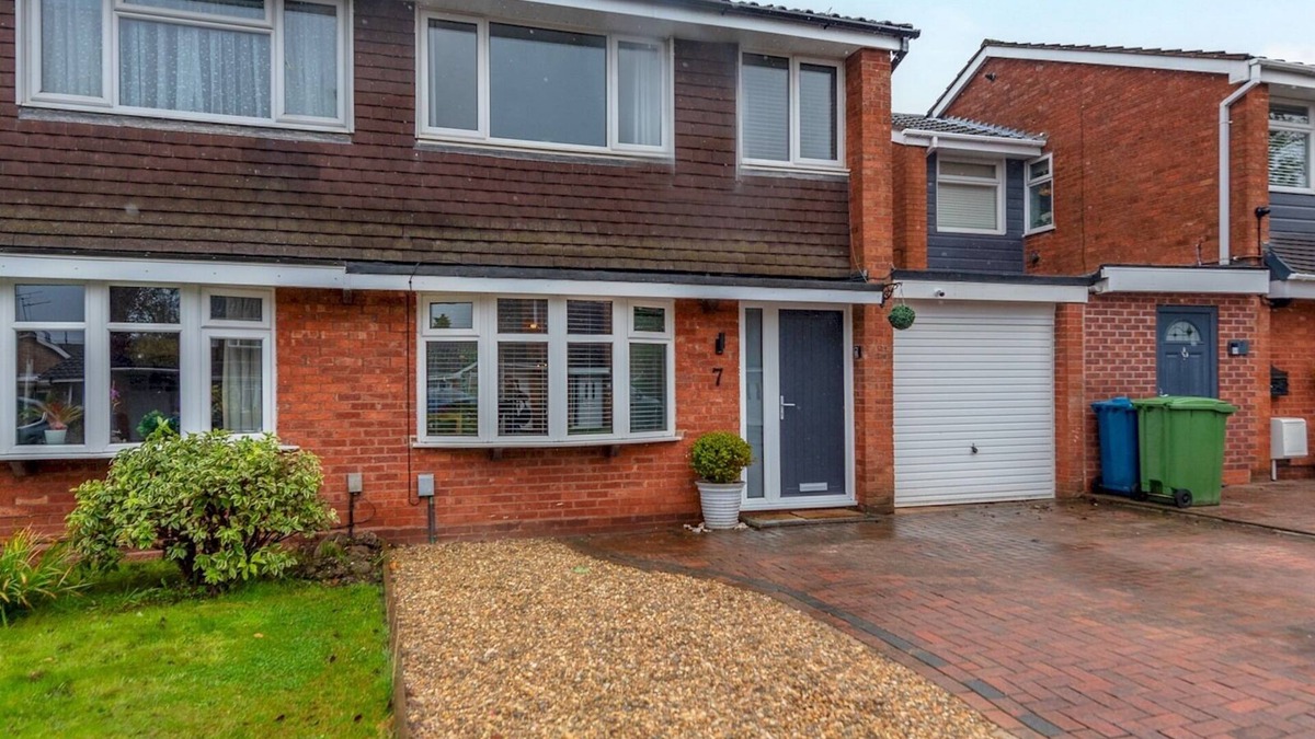 Stafford House | Pass the Keys | Spacious & Homely 3BR Stafford – Ideal Getaway!