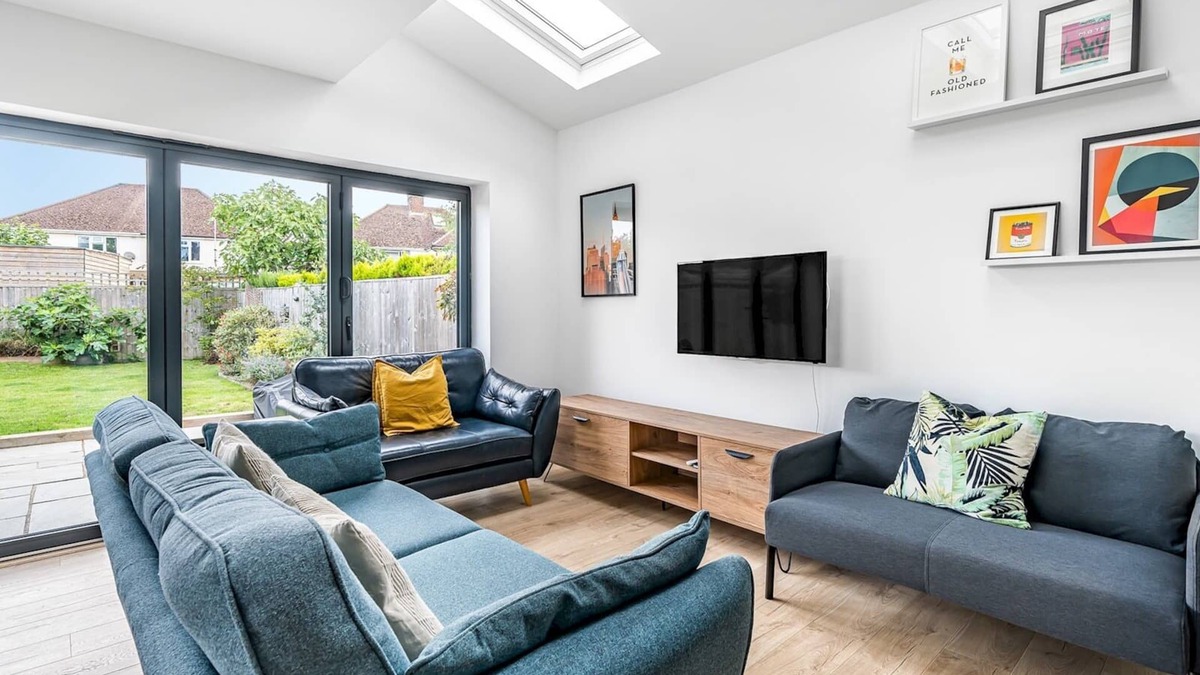 Iffley House | Pass the Keys | Stunning Modern 4 Bed with Parking and Garden