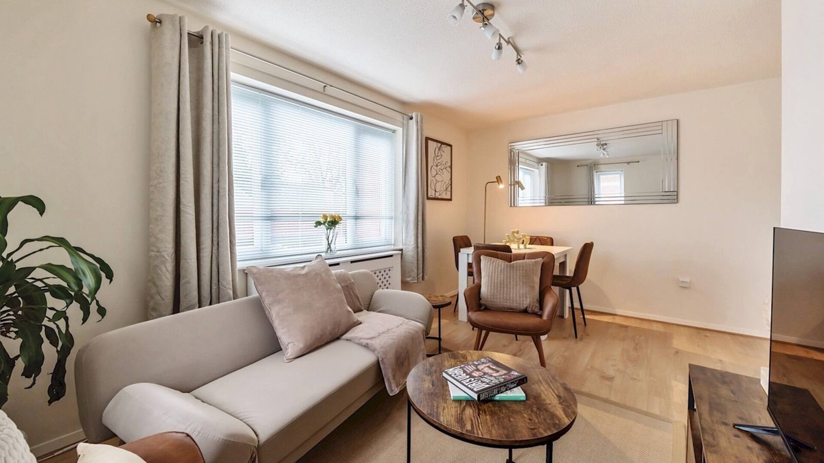 Cowley Apartment | Pass the Keys | Trendy 2BR Apartment inc. Parking - Cowley, Oxford