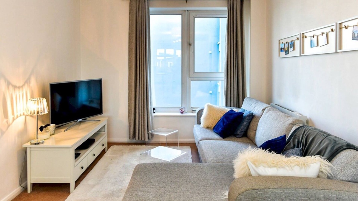 Grangetown Apartment | Pass the Keys | Waterfront 2 Bedroom Apartment