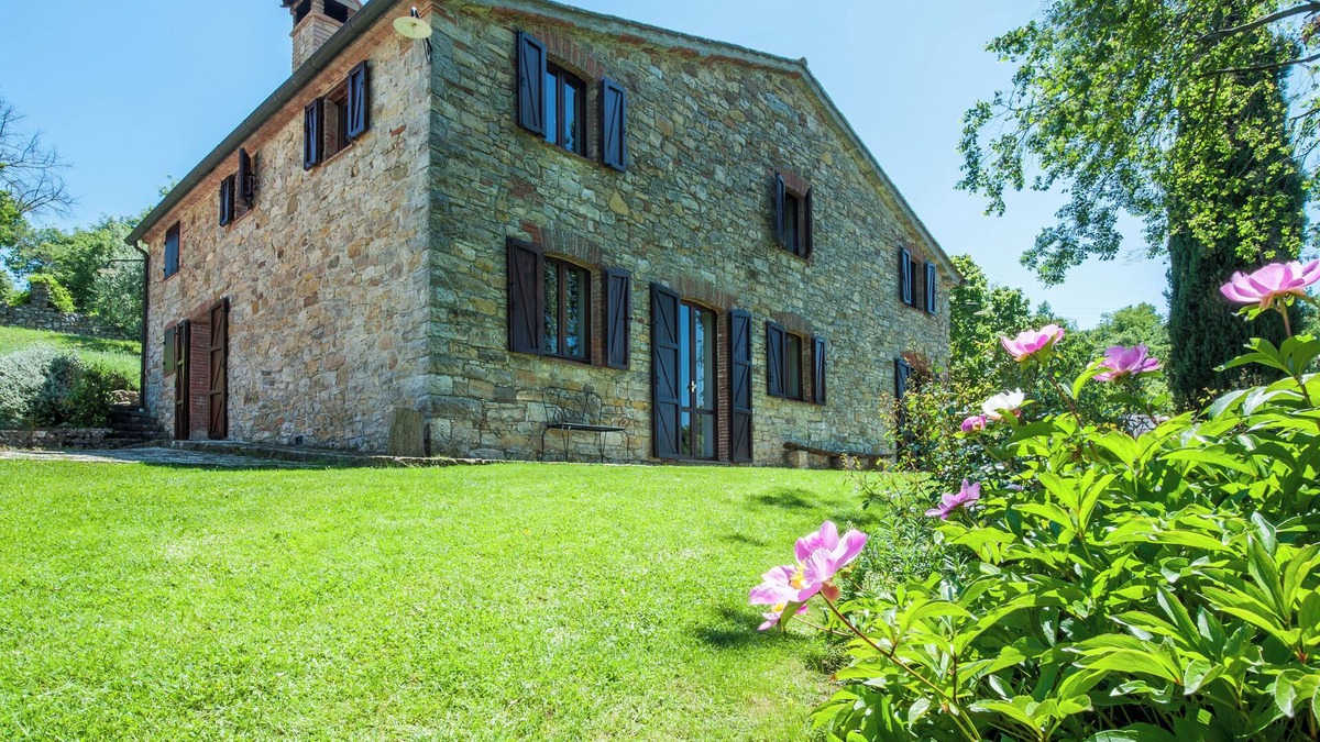Montegabbione House | Passerina House: the unknown Umbria. Old stone farmhouse with a view