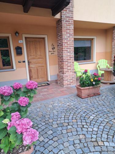 Roccabruna Apartment | Passione Peonie Apartment