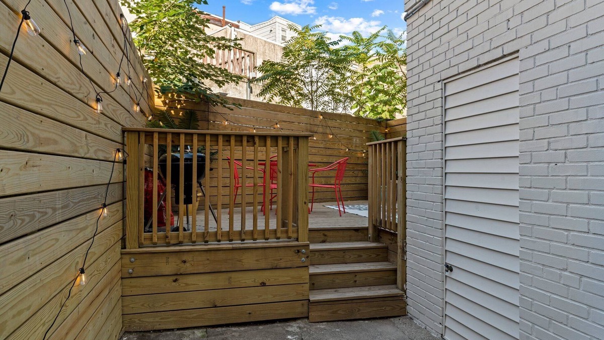 Passyunk Square Apartment | Passyunk Square Spacious 1BR - Huge Deck