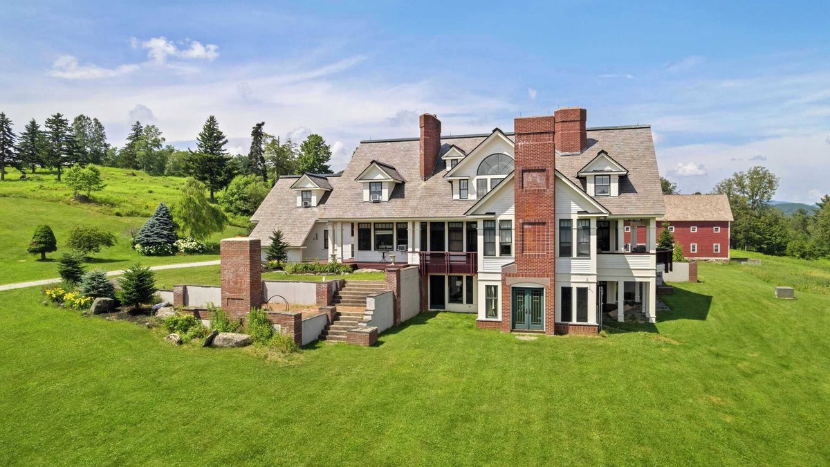 Mount Holly House | Pastoral 5-BR Estate Minutes to Okemo
