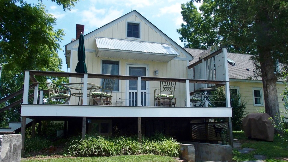 Macon Apartment | Pastoral farm setting in cozy space "The Rosalie" at Clover Hill Farm