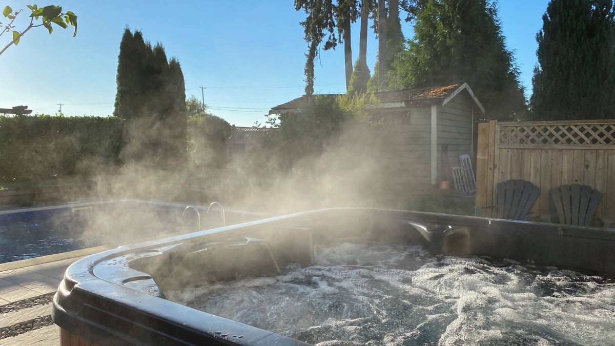 Duncan Apartment | Pastoral, Minutes to town and to the trails, hot tub!