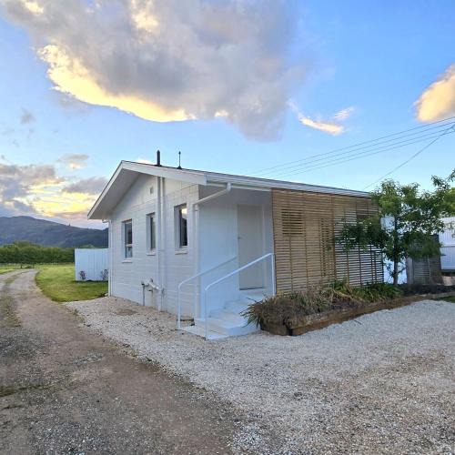 Riwaka Bed & Breakfast | Pasture Views Cottage