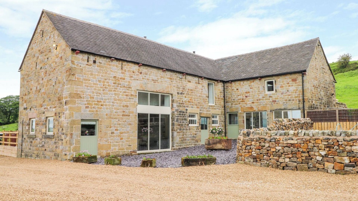 Leek Cottage | PASTURES BARN, pet friendly, character holiday cottage in Leek