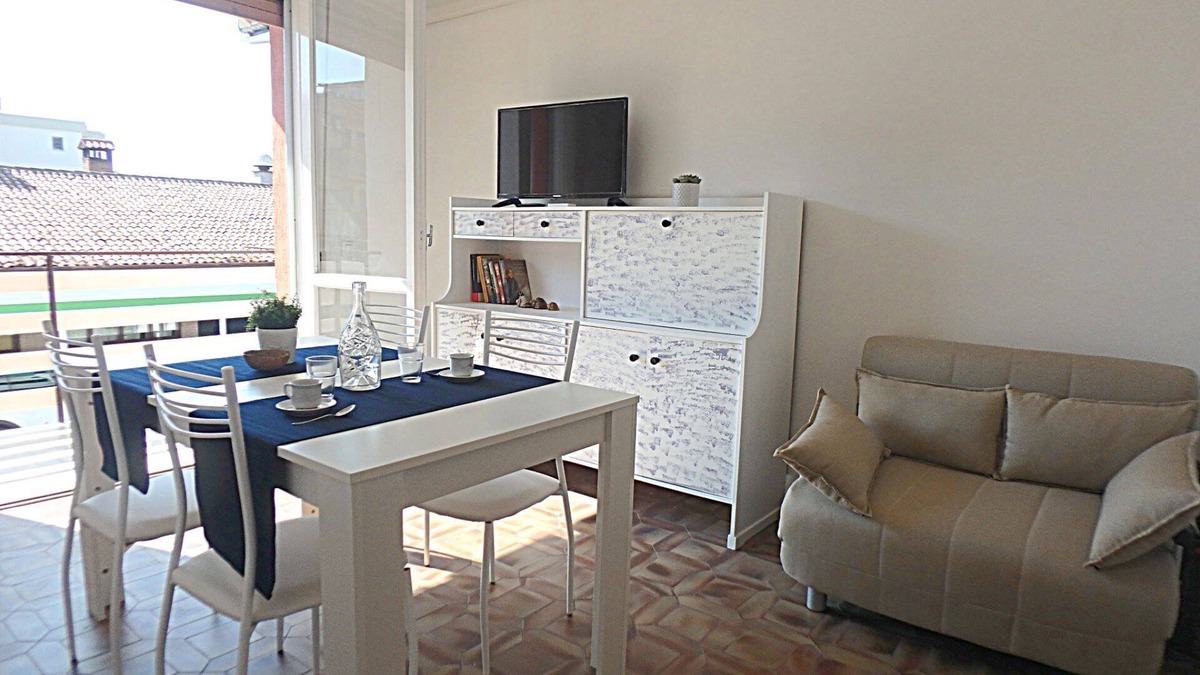 Lido di Pomposa Apartment | Pasubio 1 - Three-room apartment with air conditioning near the sea.