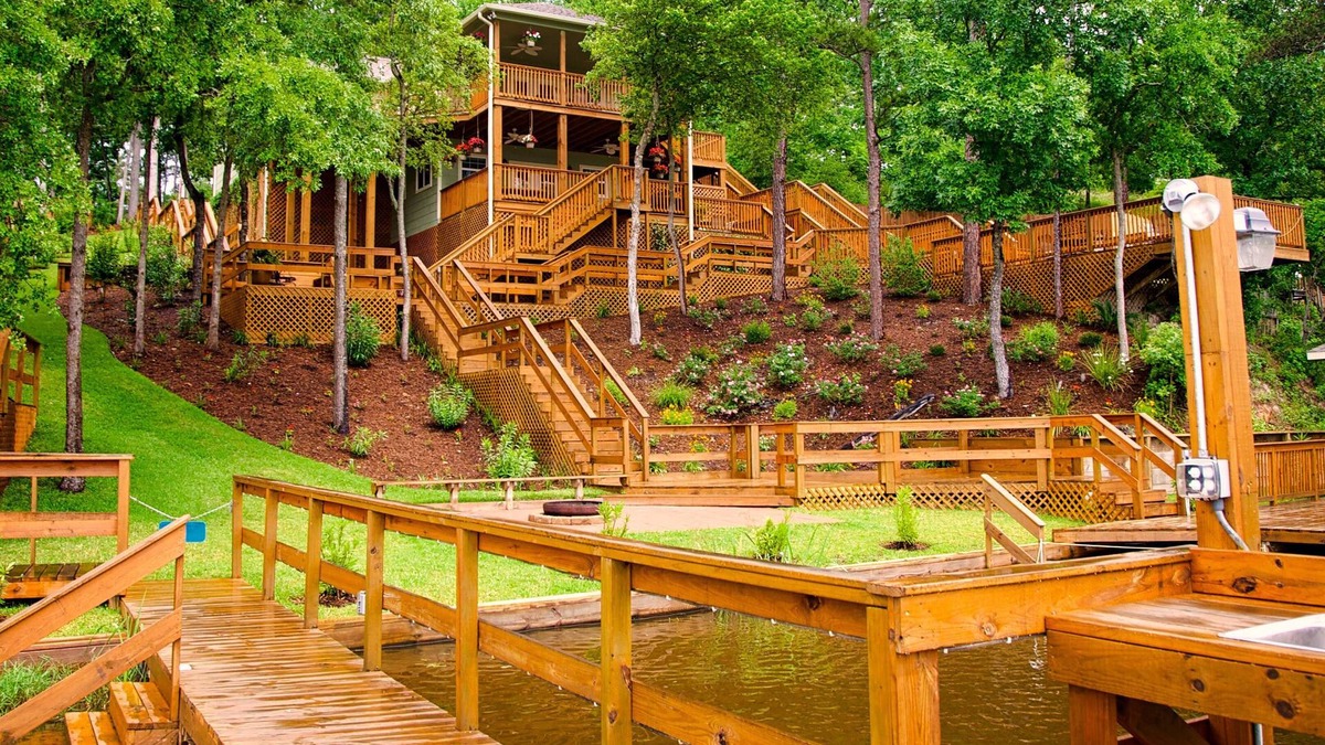 Crockett House | "Pat's Place" An incredible lakefront home with kayaks and decks galore.