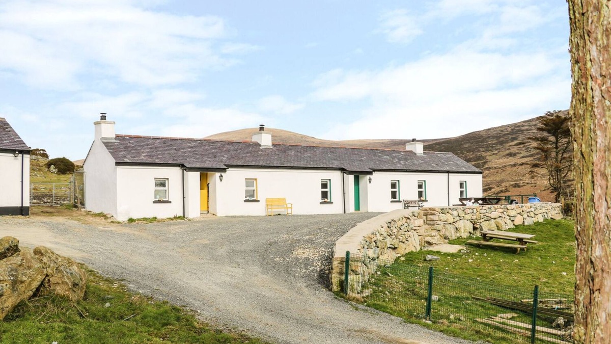 Rostrevor Cottage | PAT WHITE'S COTTAGE, pet friendly, with open fire in Rostrevor