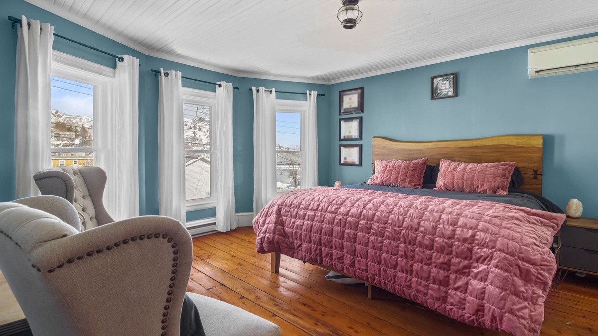 Petty Harbour House | Patey’s Port Inn | 3 Bd | Hot Tub | Driveway