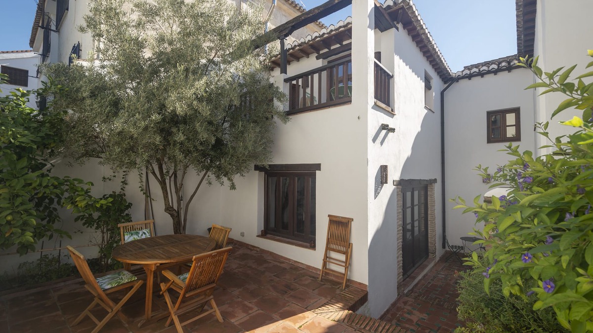 Beiro House | Patio del Olivo, beautiful carmen in the Albaicín