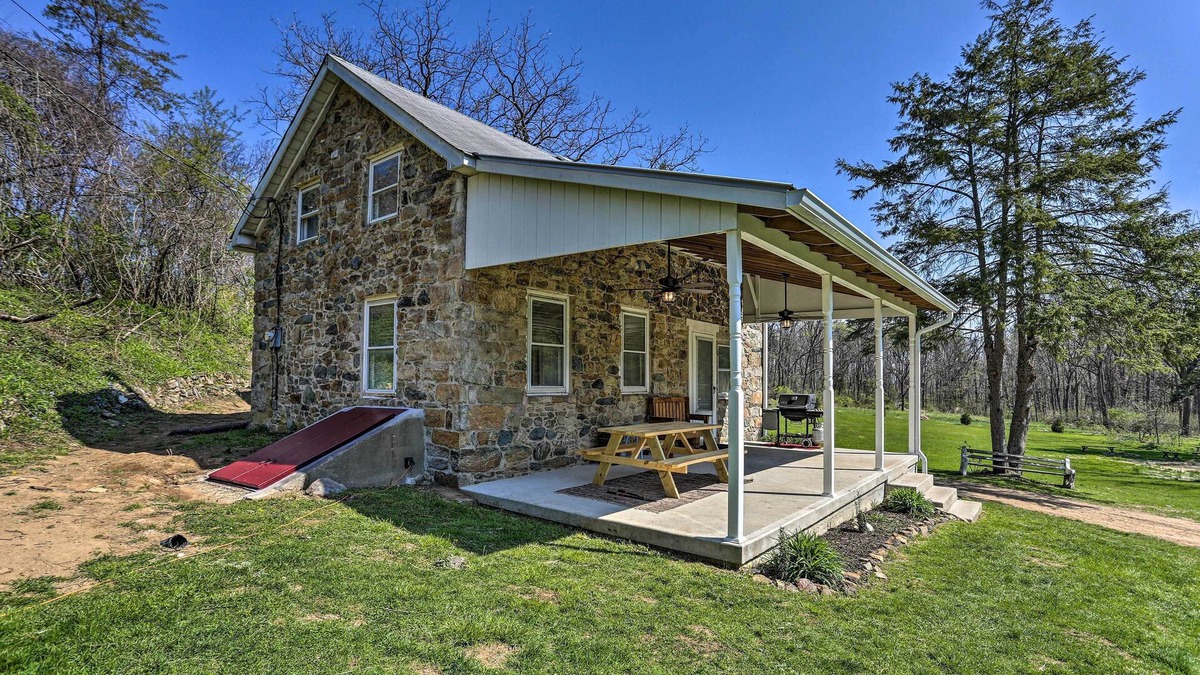Hellertown Cottage | Patio & Fire Pit: Idyllic Cottage in Hellertown!