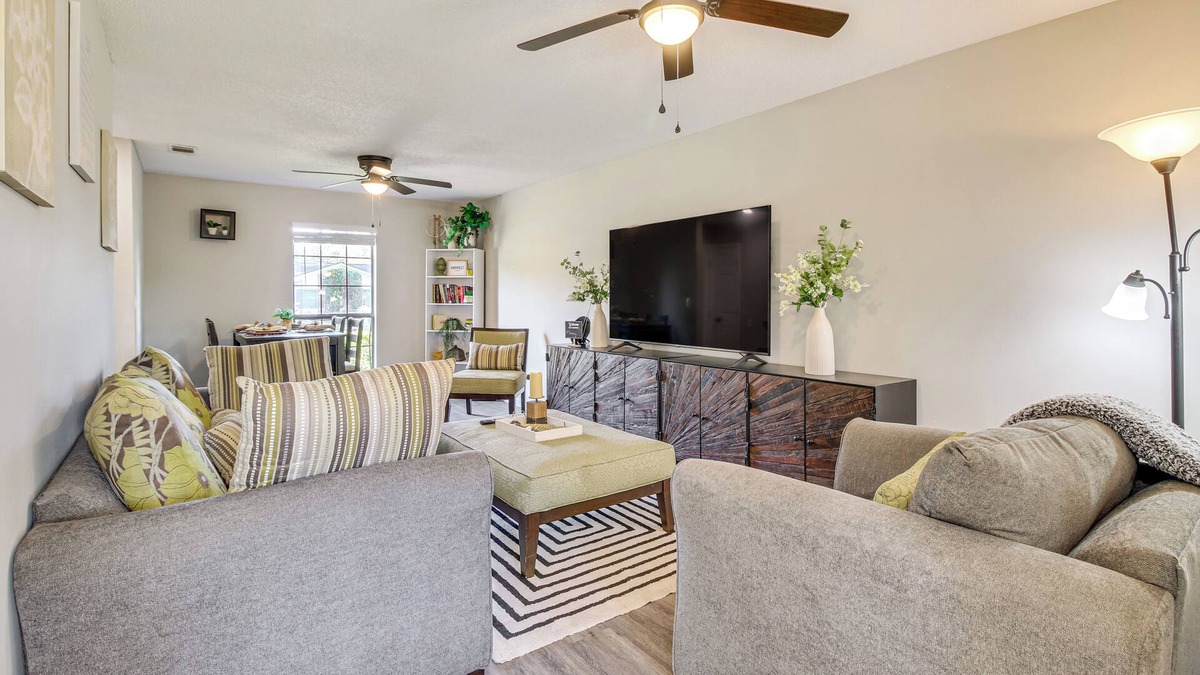 Hinesville House | Patio for Al Fresco Dining: Home in Hinesville!