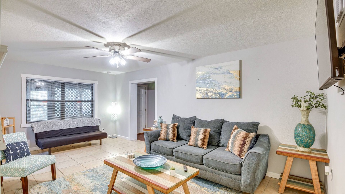 Mount Plymouth House | Patio & Grill: Idyllic Sorrento Vacation Home!