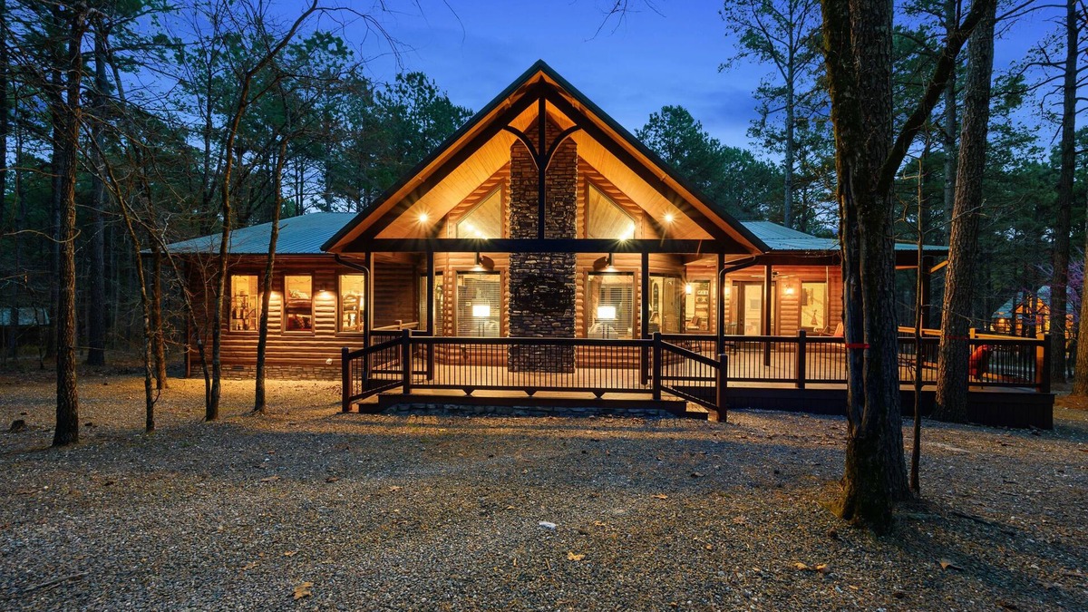 Broken Bow Cabin | Patio in the Pines offers all of the luxuries in an absolutely stunning vacation cabin. One of the outstanding features is a HUGE 1,200 square foot covered outdoor living space with soaring ceilings, adorned with a wine barrel chandelier.