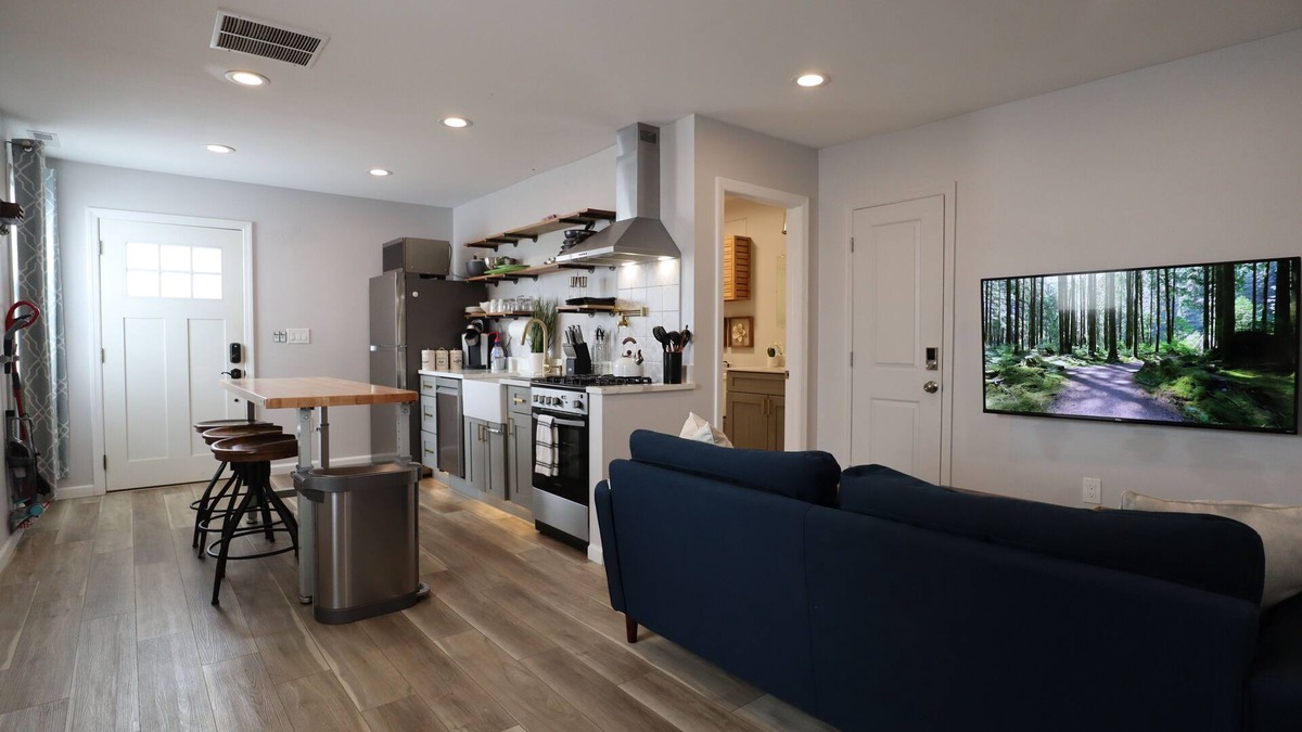 Bellmawr Apartment | ★Patio★Parking★300Mbps★15min->AirPort&CenterCity★