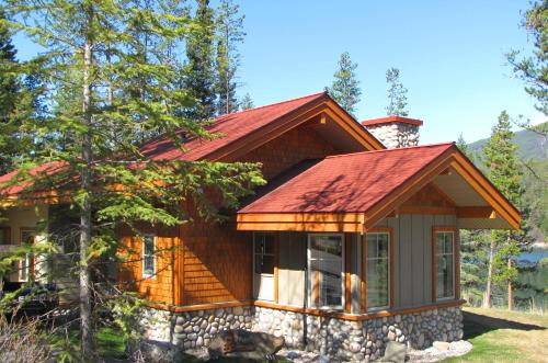 Jasper Resort | Patricia Lake Bungalows
