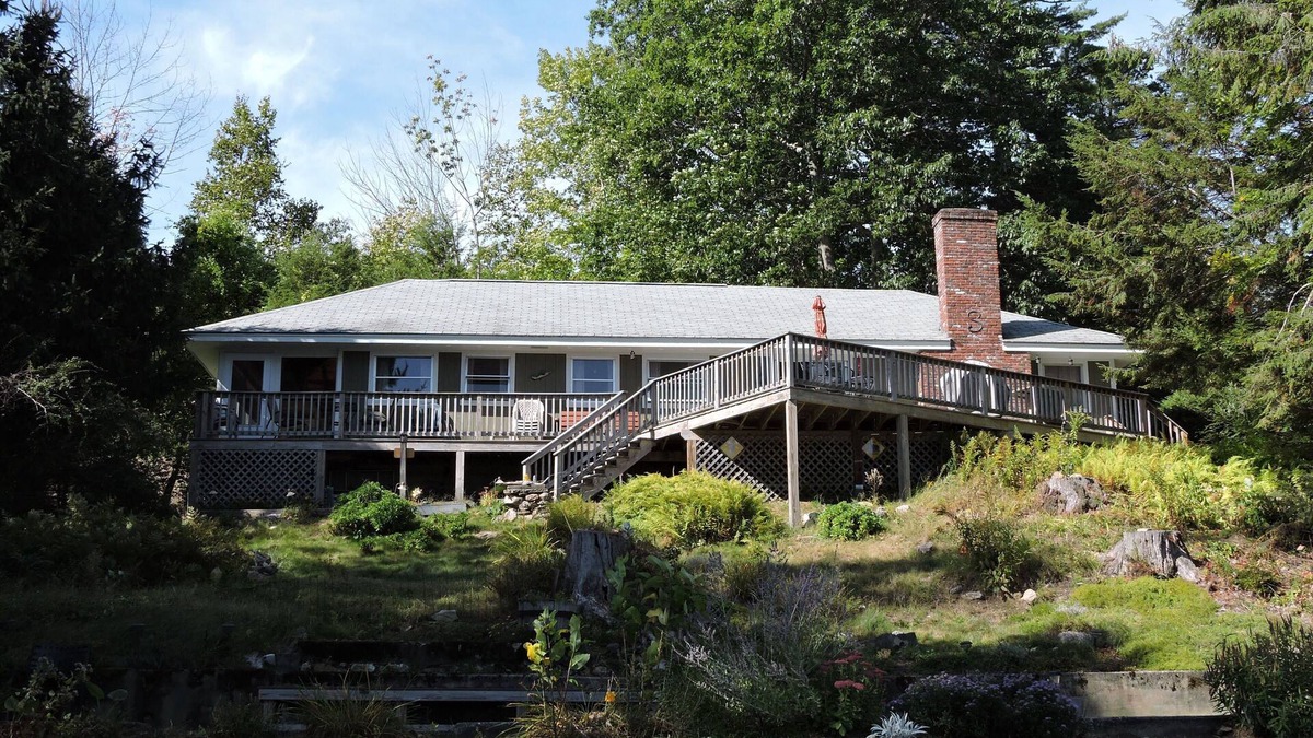 Meredith House | Patrician Shores Winnipesaukee Home Right On The Beach SPECIAL AUGUST RATES