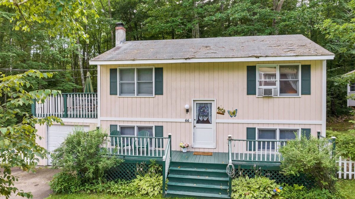Meredith House | Patrician Shores Winnipesaukee Water Access Home Sleep 10