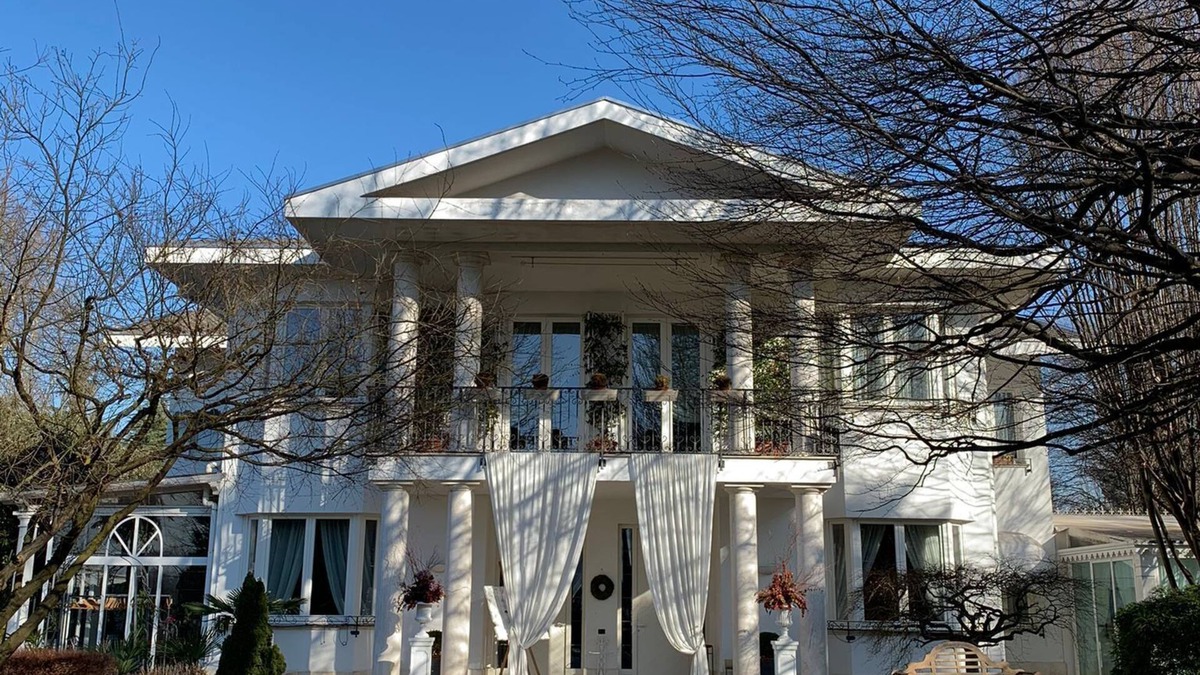 Castelletto di Momo Villa | Patrician villa(magnago MI) Miami style.