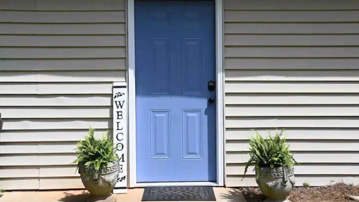 Roebuck Apartment | Patriot Point B, an inviting studio apartment
