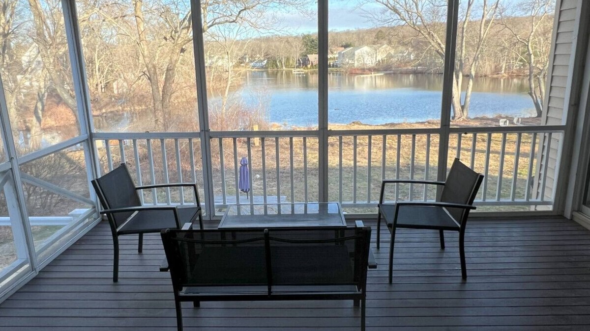 East Lyme House | Pattagansett Lake House · Lake Front+kayaks+USCGA