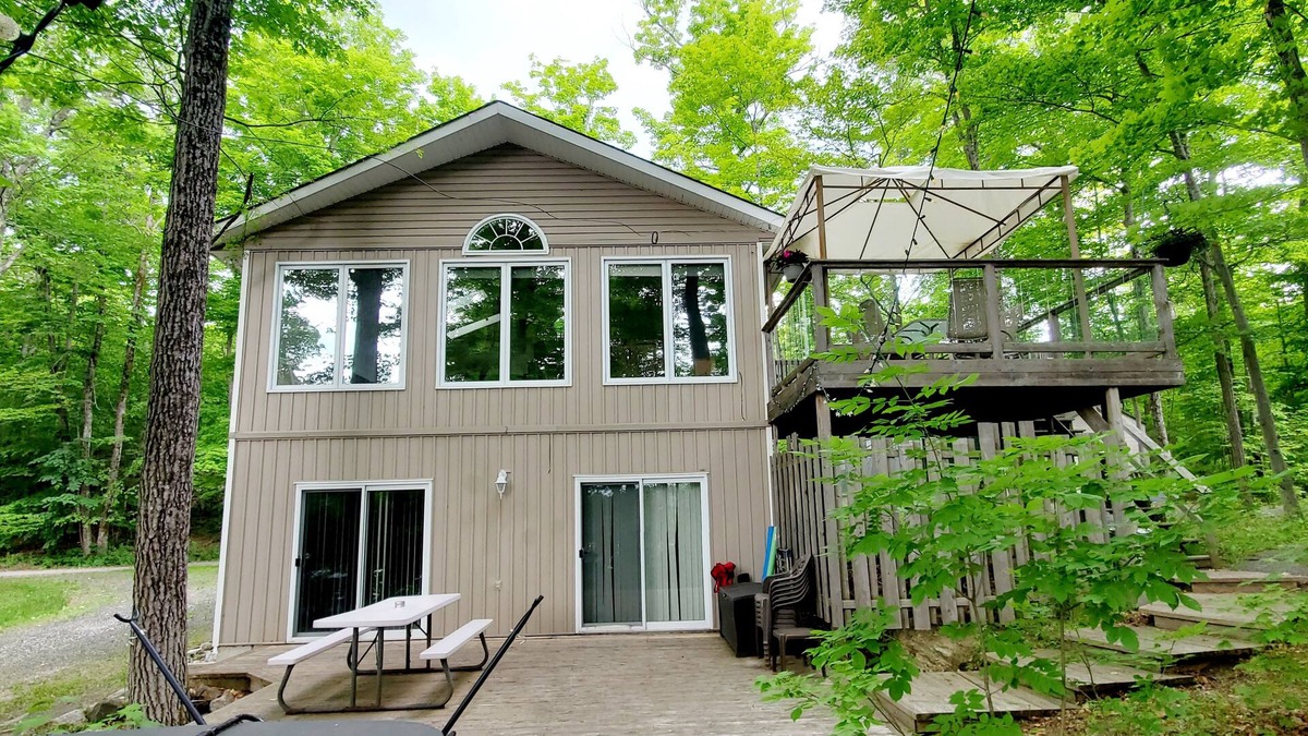 Lanark Highlands Cottage | Patterson Lake Retreat - Two Waterfront Cottages! W Hotub