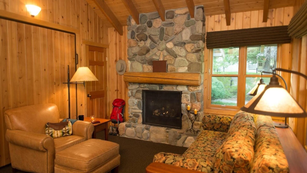 Winthrop House | Patterson Lake Cabin Loft Suite - 2 Queen/1 Twin