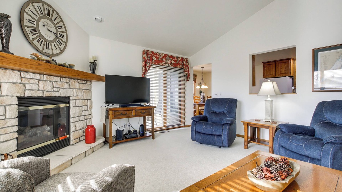 Egg Harbor Condo | 'Pattie's Other Place' - Indoor Pool Access!