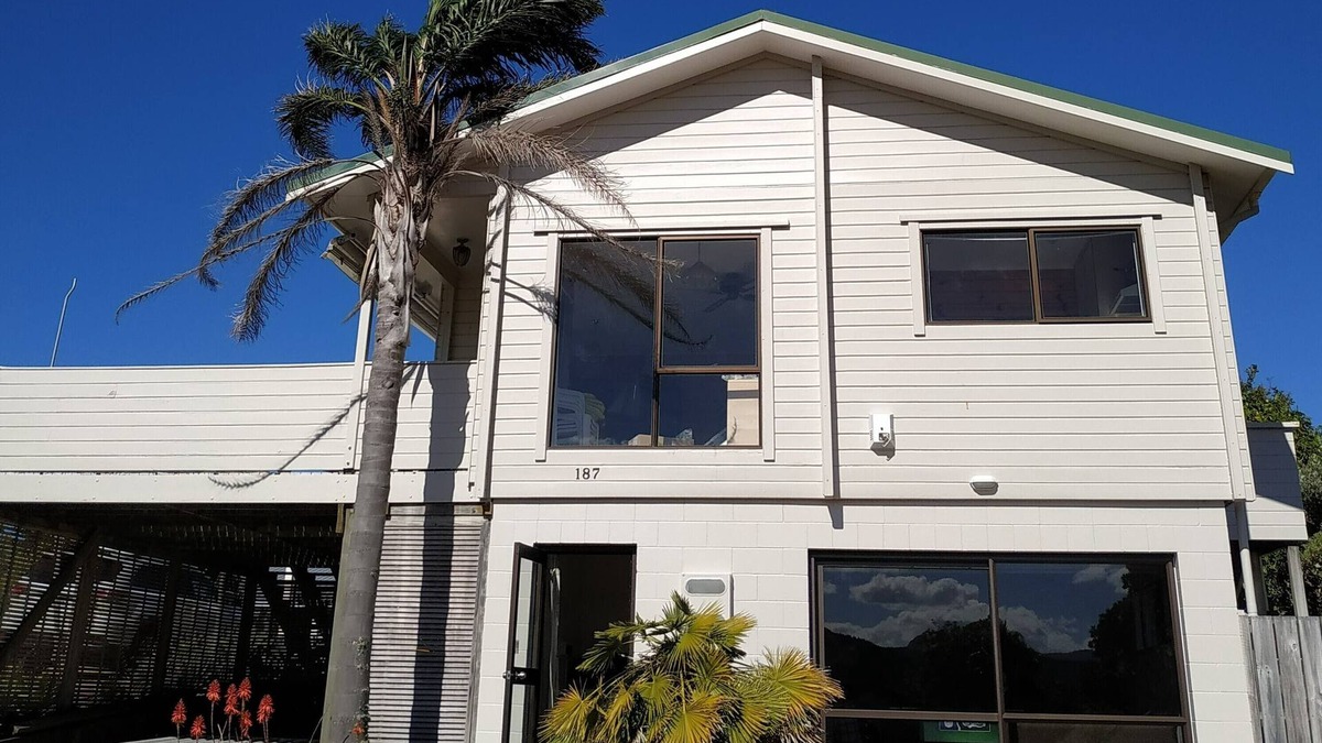 Pauanui House | Pauanui bach with great outdoor living and views.