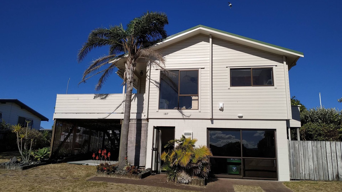 Pauanui House | Pauanui house with great outdoor living and views.