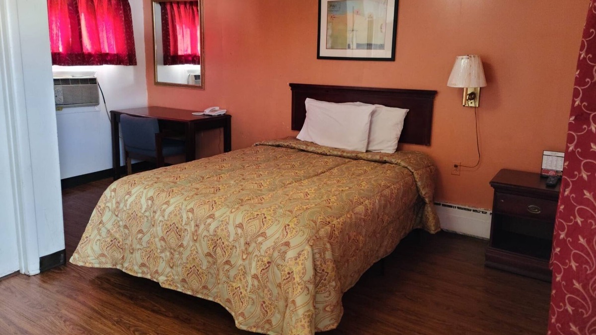 Bay City Hotel | Paul's Motel