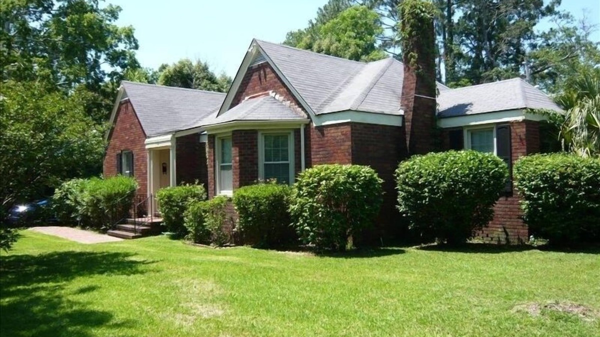 Ardmore - Gould Estates - Olin Heights House | 'Paula Deen House' Stay Where She Started Her Business 3 Bedr