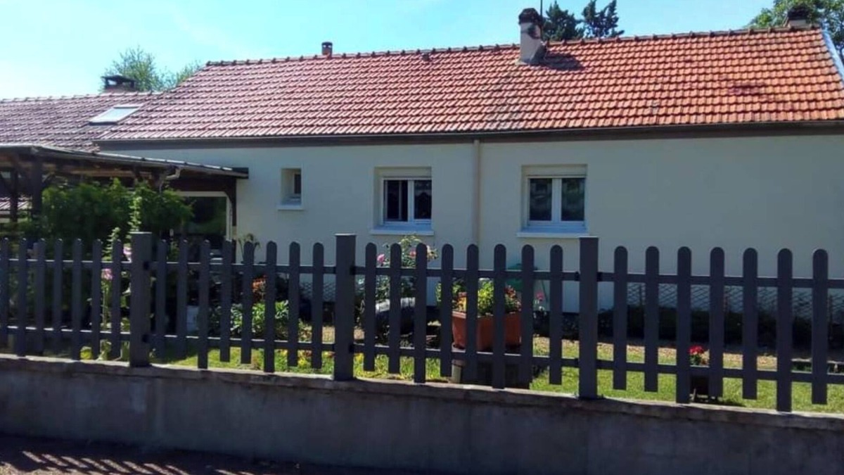 Amilly House | Paule's little house. Gîte* Amilly. Breakfast/romantic options