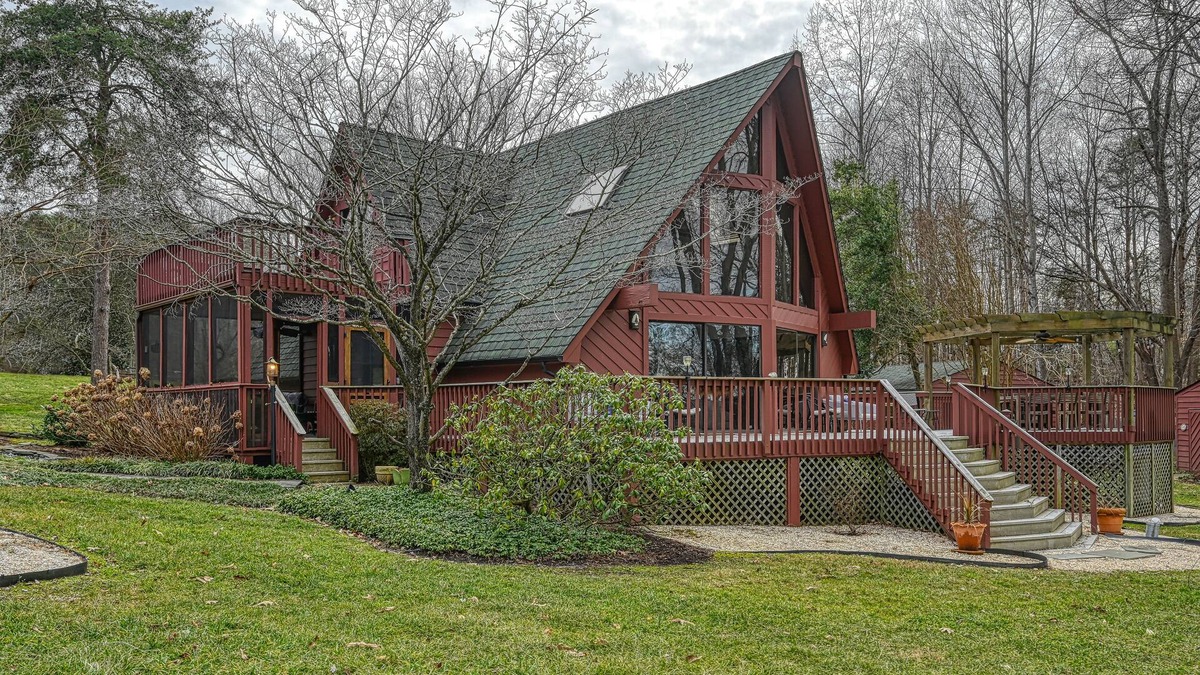 Bumpass House | Pauley Shores- Inground Swimming Pool, Waterfront, Theater, and MORE!