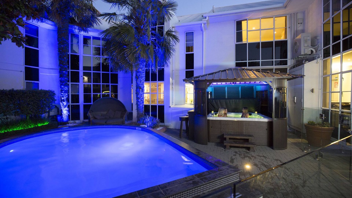 Merivale Hotel | Pavilions Hotel