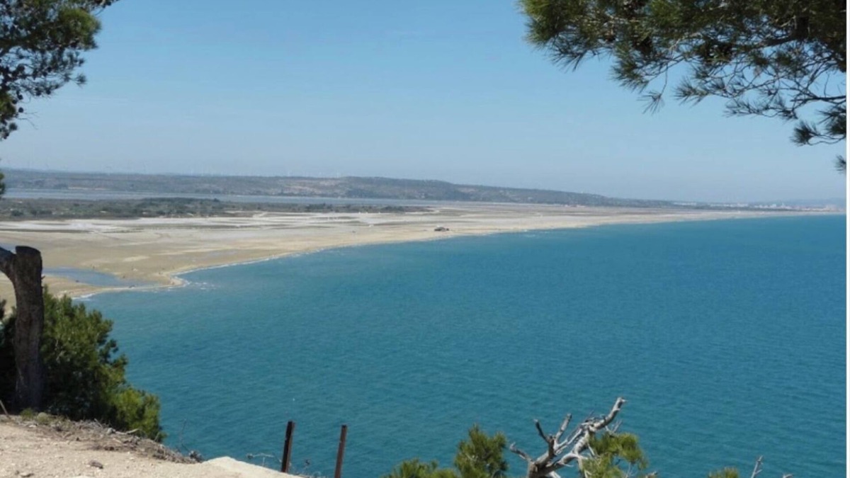 La Franqui-Plage Cabin | Pavillon au la Franqui, a stone's throw from the sea.