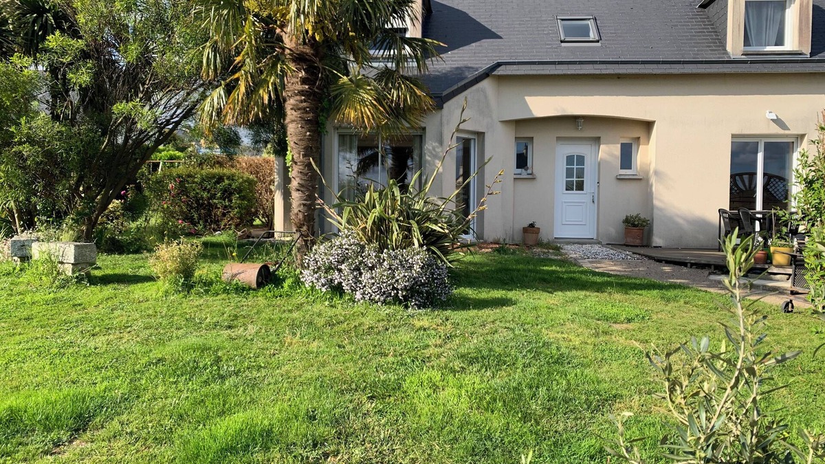 Montebourg House | Pavillon Avec Terrain