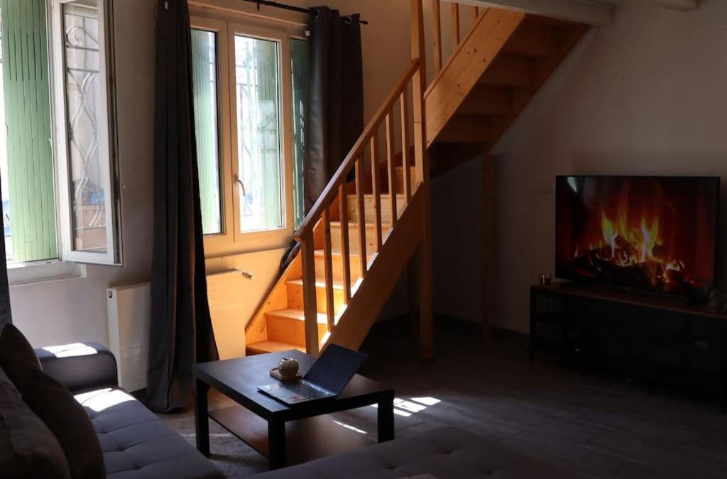 Pont de Vivaux Apartment | Pavillon en loft 87 M 10e, jacuzzi
