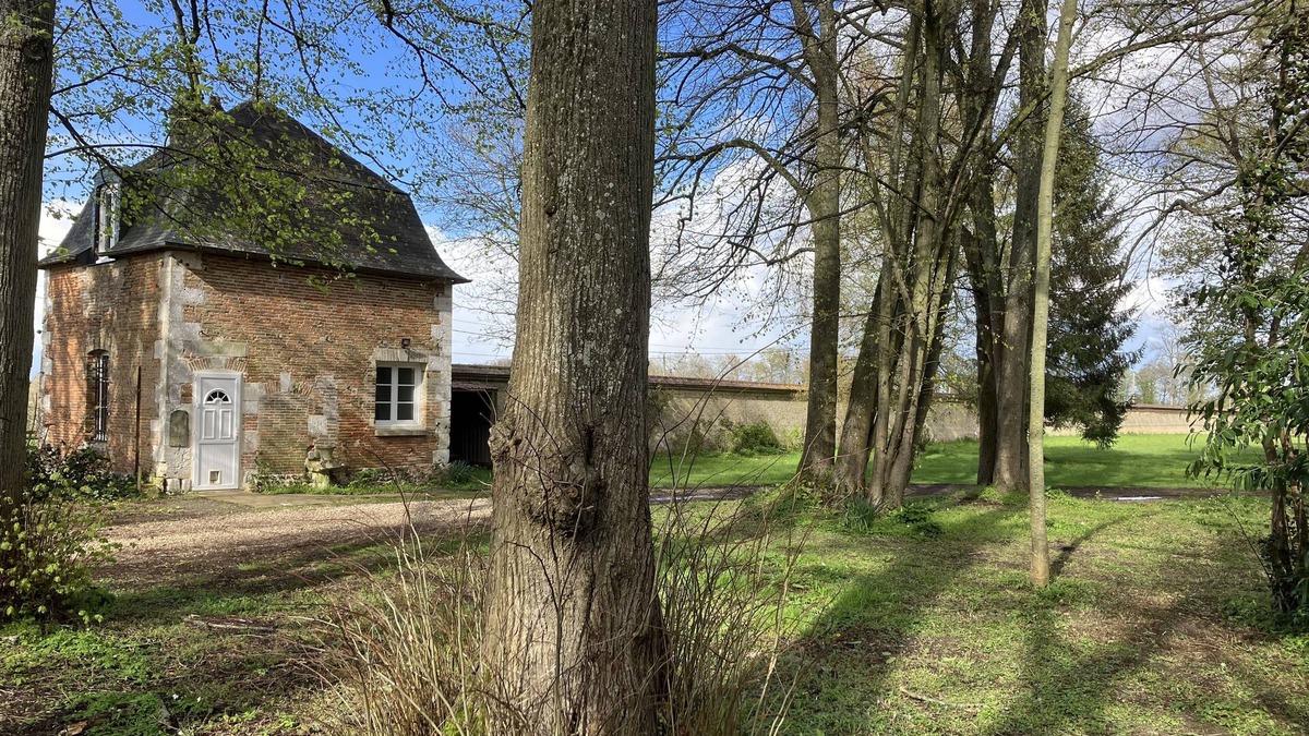 Le Thuit Cottage | Pavillon in a walled park