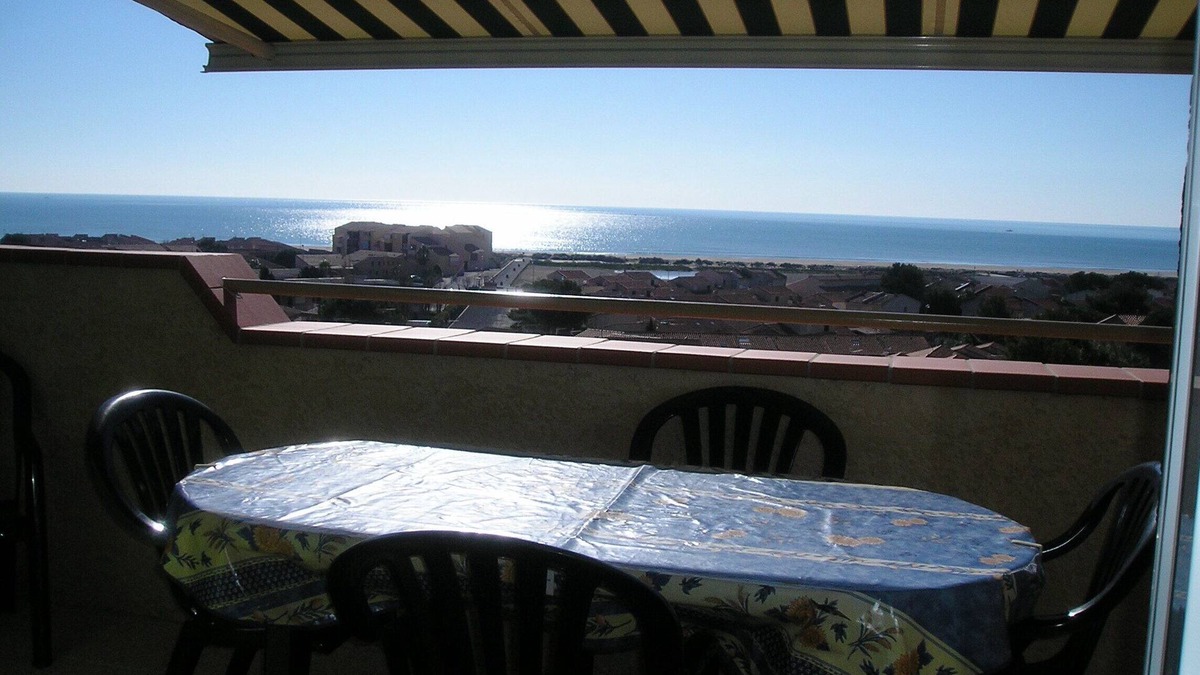 Saint-Pierre-la-Mer Cabin | Pavillon T3 * 72m2 Terrace 180° Sea View, Wifi, Swimming pool, Internet, Air conditioning,