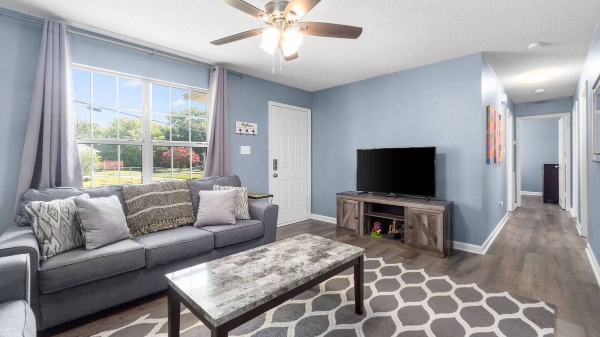 Oak Grove House | Paw-fect for pet lovers & thrill seekers