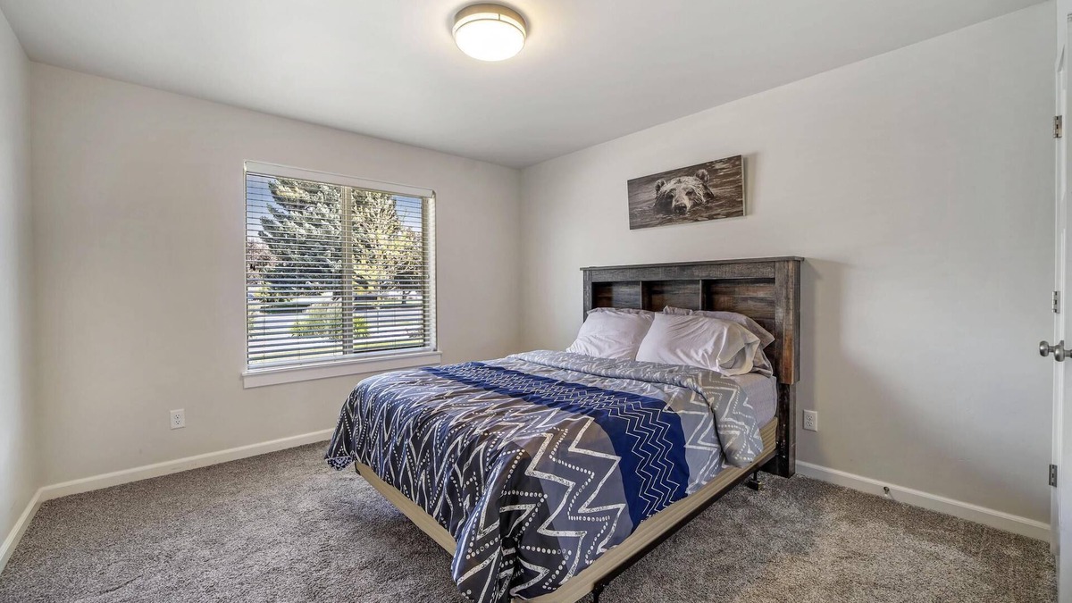 Twin Falls House | Pawsitively Perfect: New Pet-Friendly Home in Ideal Location!"