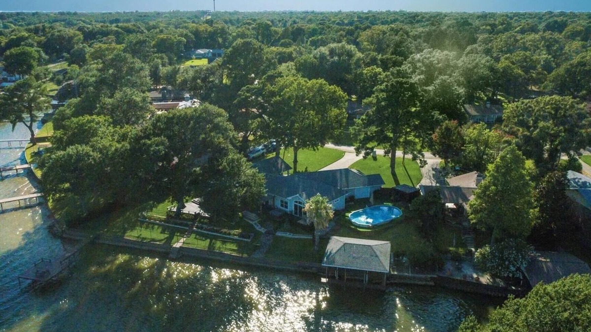 Enchanted Oaks House | Payne Springs Paradise with Hot tub and Pool