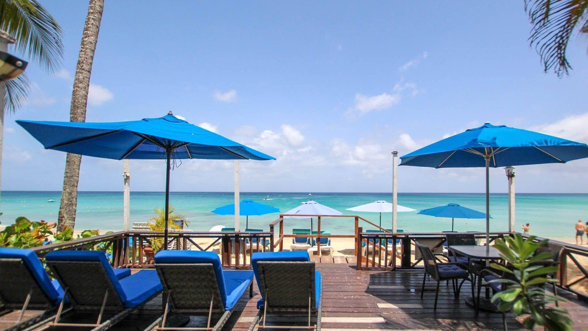 Old Trees Bay House | Paynes Bay Paradise – Bora Bora Beachfront Getaway