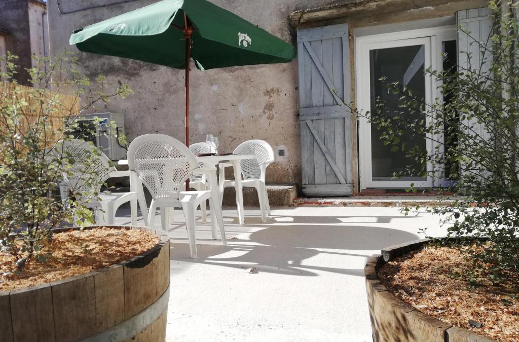 Paziols Apartment | Paziols : Logement en rdc avec terrasse.